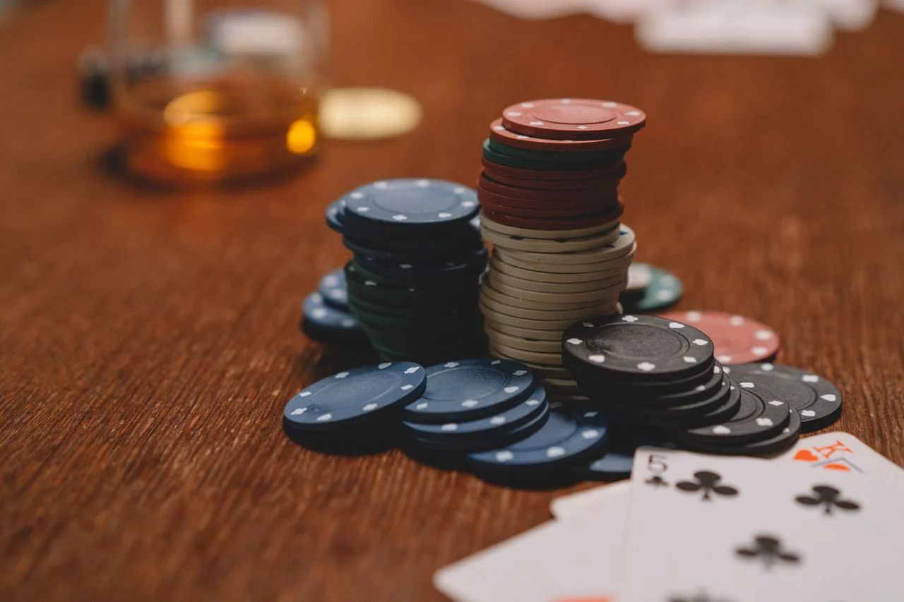 181.gg — Từ luật cơ bản đến bàn đầu tiên — Poker Room dành cho người mới